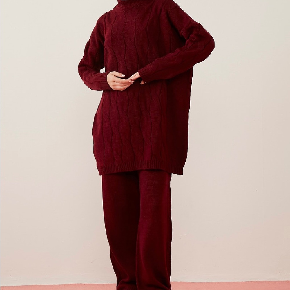 Women’s red sweater coord